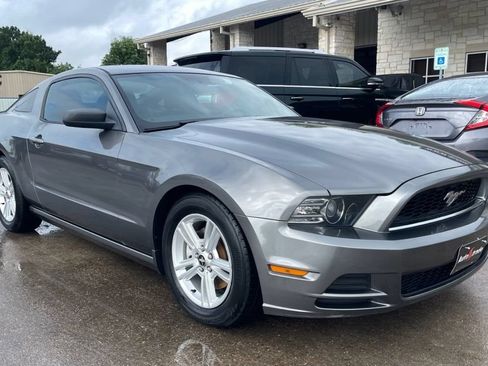 Used 2014 Ford Mustang Coupe RWD image 3
