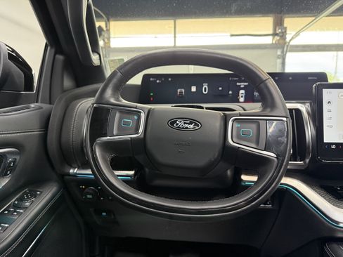 Used 2025 Ford Expedition Platinum w/ Stealth Appearance Package AWD/4WD image 14