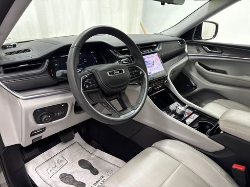 Used 2022 Jeep Grand Cherokee Overland w/ Luxury Tech Group IV image 22