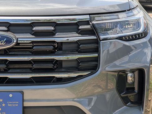 New 2026 Ford Explorer Active RWD image 8