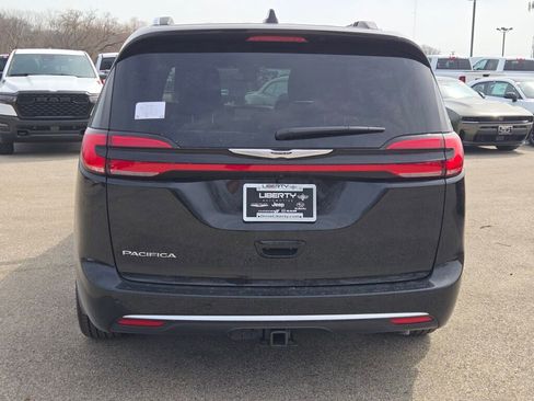 New 2026 Chrysler Pacifica Pinnacle w/ Trailer Tow Group FWD image 13