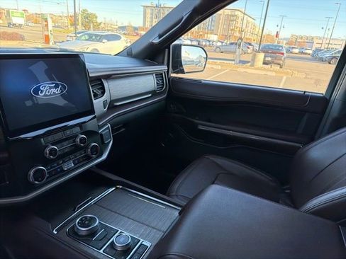 Used 2024 Ford Expedition Limited image 23