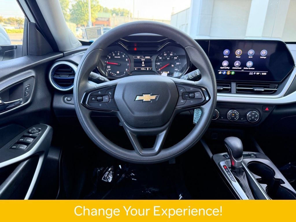 Used 2024 Chevrolet Trax LS w/ LS Convenience Package FWD image 10