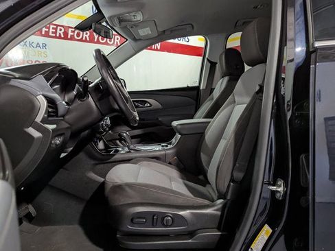 Used 2020 Chevrolet Traverse LT image 18