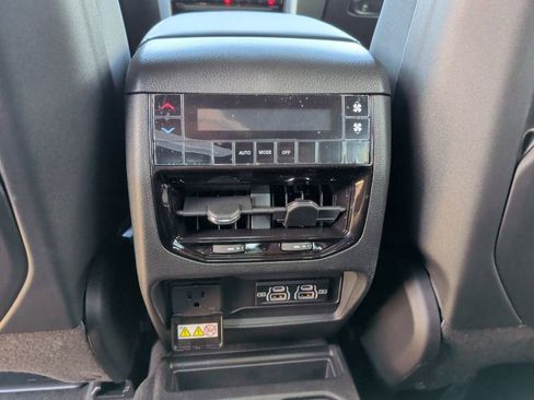 New 2025 Jeep Grand Cherokee L Altitude image 42