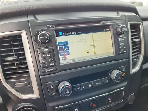 Used 2018 Nissan Titan SV w/ SV Convenience Package image 23