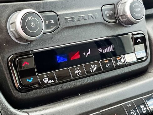 Used 2023 RAM ProMaster 2500 FWD image 15