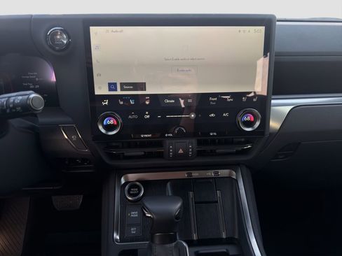 Used 2024 Lexus GX 550 w/ Accessory Package (Z1) AWD/4WD image 16