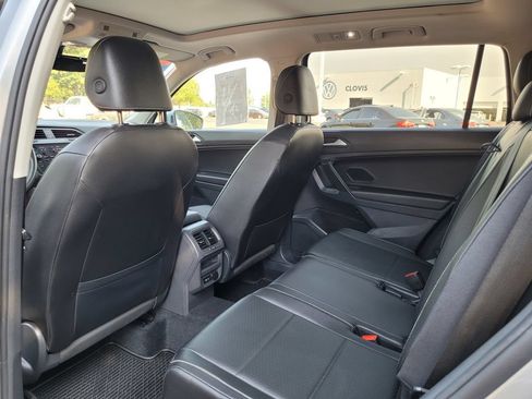 Used 2021 Volkswagen Tiguan SE w/ Panoramic Sunroof Package AWD/4WD image 15