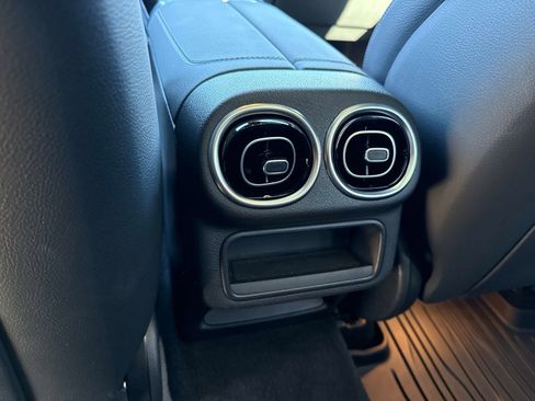 Used 2025 Mercedes-Benz GLC 350e GLC 350e image 17