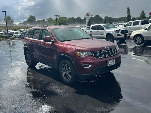 Used 2019 Jeep Grand Cherokee Laredo w/ Laredo X Package AWD/4WD image 1