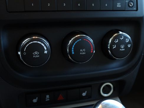 Used 2016 Jeep Patriot High Altitude image 11