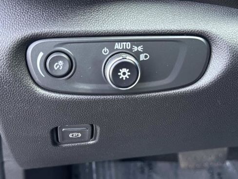 Used 2025 Chevrolet Blazer LT AWD/4WD image 10