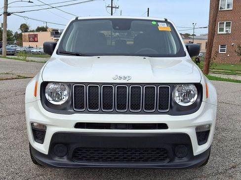 Used 2023 Jeep Renegade Latitude image 2