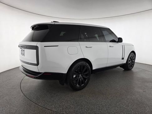 Used 2025 Land Rover Range Rover SE AWD/4WD image 2