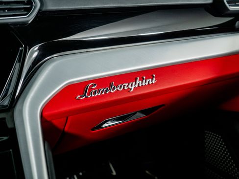 Used 2020 Lamborghini Urus image 37