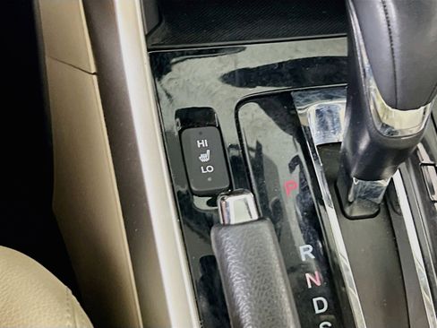 Used 2017 Honda Accord Touring image 19