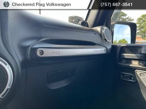 Used 2014 Jeep Wrangler Rubicon w/ Power Convenience Group AWD/4WD image 27