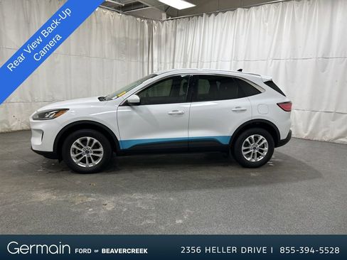 Used 2021 Ford Escape SE image 2