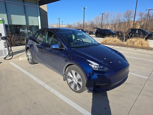Used 2023 Tesla Model Y Long Range image 2