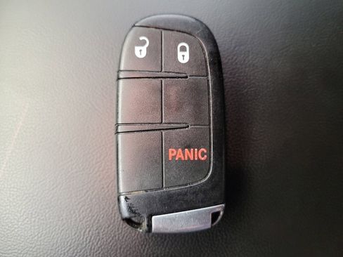 Used 2018 Jeep Grand Cherokee Laredo image 32