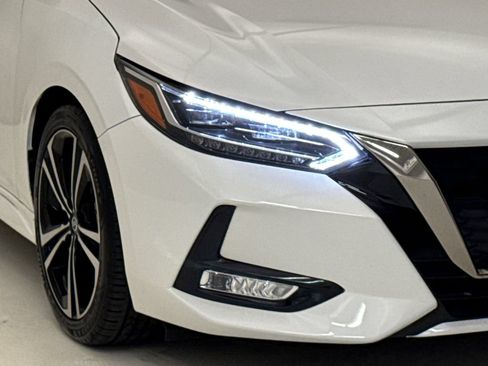 Used 2023 Nissan Sentra SR w/ SR Premium Package FWD image 5