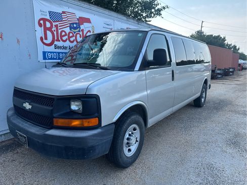 Used 2010 Chevrolet Express 3500 LS RWD image 6