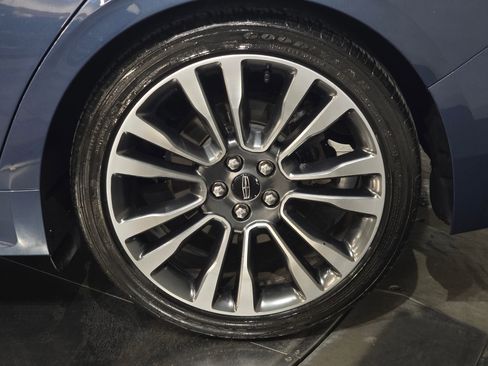 Used 2018 Lincoln Continental Reserve image 21