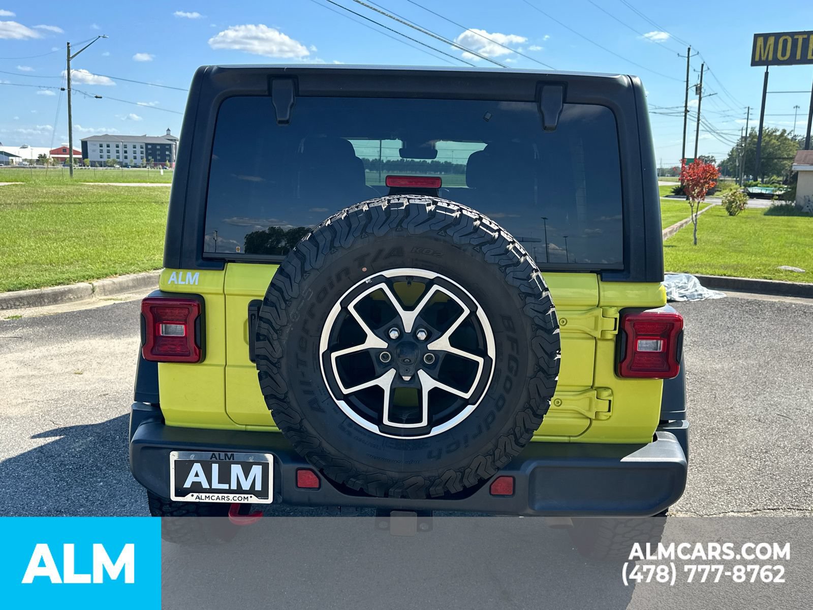 Used 2024 Jeep Wrangler Unlimited Rubicon w/ Technology Group AWD/4WD image 6