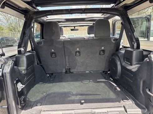 Used 2022 Jeep Wrangler Unlimited Sport image 35