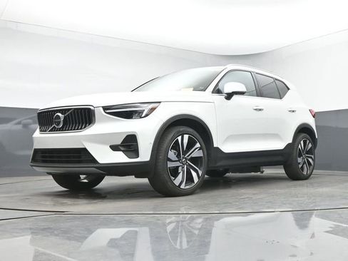 Used 2023 Volvo XC40 B5 Ultimate w/ Protection Package Premier AWD/4WD image 13