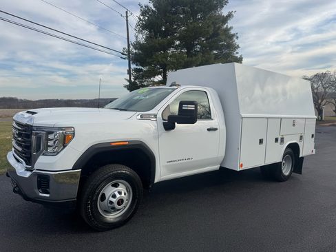 Used 2022 GMC Sierra 3500 Pro w/ Convenience Package image 2