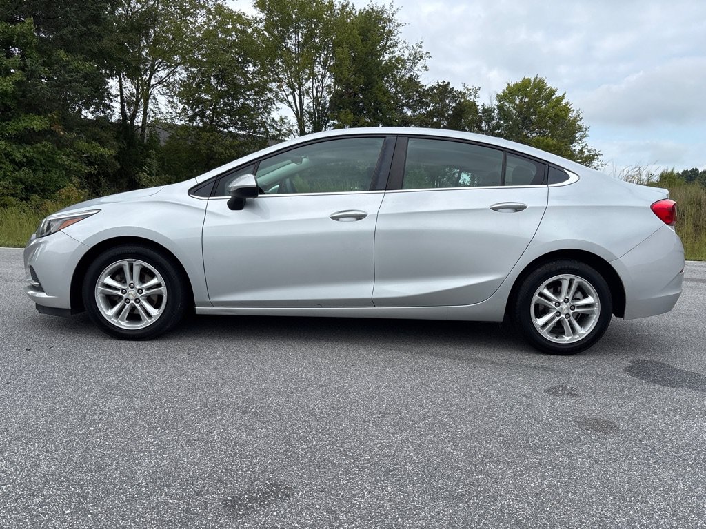 Used 2016 Chevrolet Cruze LT w/ Convenience Package FWD image 2