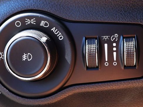 Used 2018 Jeep Compass Limited w/ Navigation Group image 41