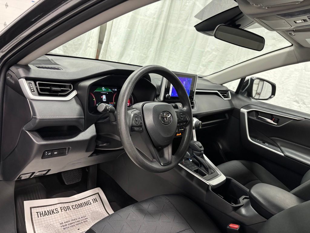 Used 2025 Toyota RAV4 XLE AWD/4WD image 15