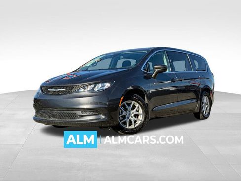 Used 2023 Chrysler Voyager LX FWD image 1