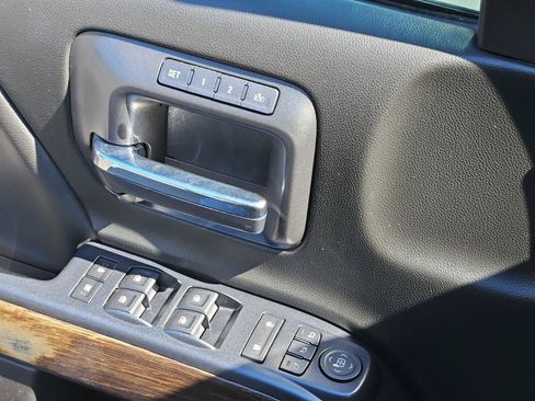 Used 2018 GMC Sierra 2500 Denali w/ Duramax Plus Package AWD/4WD image 21