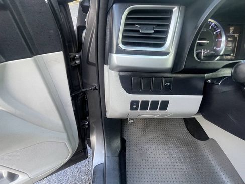 Used 2014 Toyota Highlander XLE AWD/4WD image 30