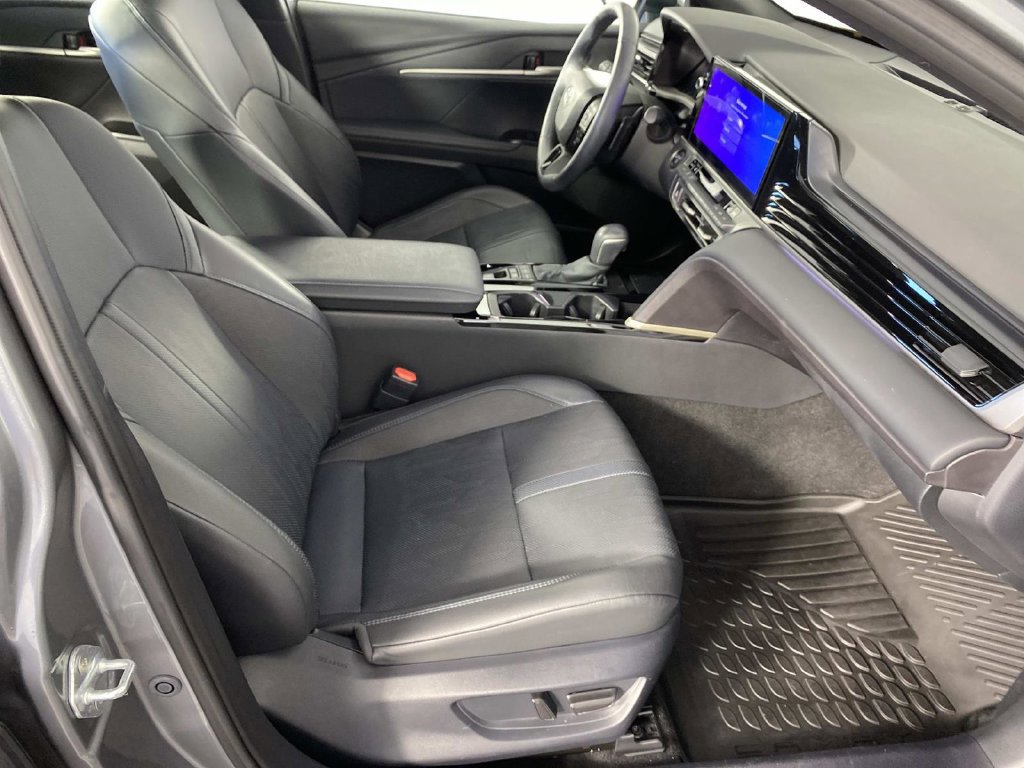 Used 2025 Toyota Camry XSE AWD/4WD image 11