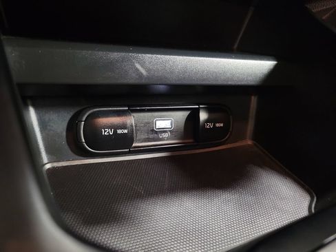 Used 2025 Kia Soul LX w/ LX Technology Package FWD image 19