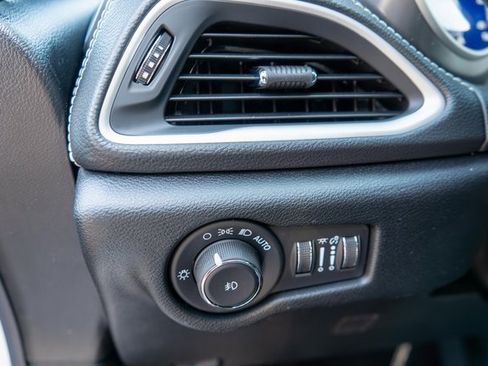 New 2026 Chrysler Pacifica Select image 17