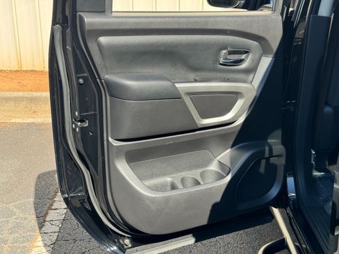 Used 2021 Nissan Titan SV w/ SV Convenience Package RWD image 37