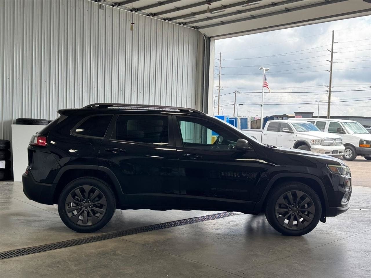 Used 2021 Jeep Cherokee Latitude Lux 80th Anniv w/ Quick Order Package 26U 80TH AWD/4WD image 2