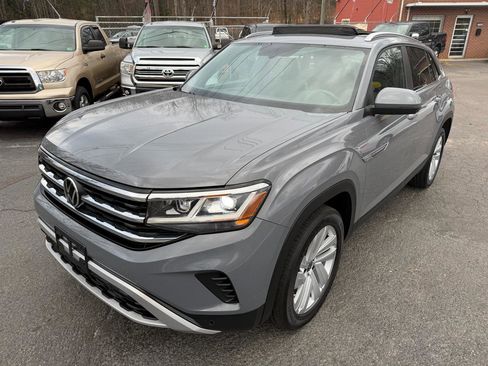Used 2021 Volkswagen Atlas Cross Sport SE w/ Panoramic Sunroof Package image 3