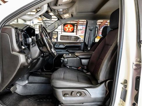 Used 2024 Chevrolet Silverado 2500 LT w/ Convenience Package image 6