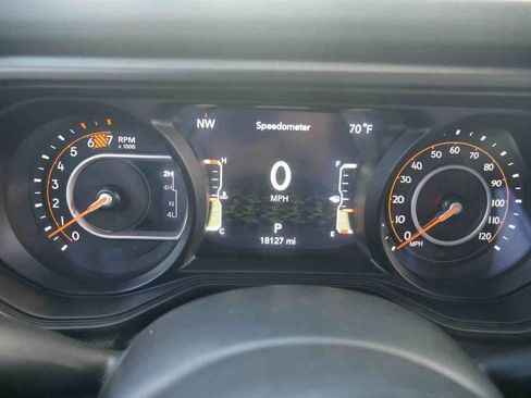 Used 2024 Jeep Wrangler Unlimited Rubicon w/ Technology Group AWD/4WD image 42