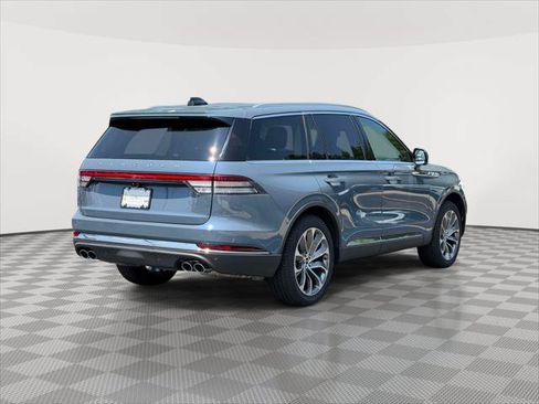 Used 2025 Lincoln Aviator AWD w/ Equipment Group 101A image 3