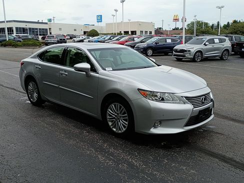 Used 2014 Lexus ES 350 w/ Luxury Package FWD image 1