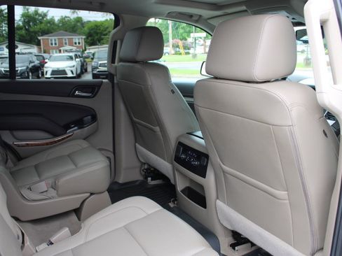 Used 2019 Chevrolet Tahoe Premier AWD/4WD image 32