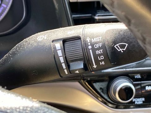 Used 2020 Hyundai Elantra Limited w/ Ultimate Package 03 FWD image 19